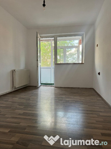 Apartament - 3 Camere, Central, lângă Piața 1 Mai, Spațios și Luminos