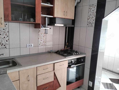 Apartament 3 camere de închiriat