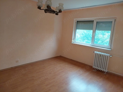 Apartament 3 camere de vânzare, zona Inel 1