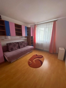 Apartament 3 camere, zona Scoala nr 7 , 50 mp utili, 300 Euro