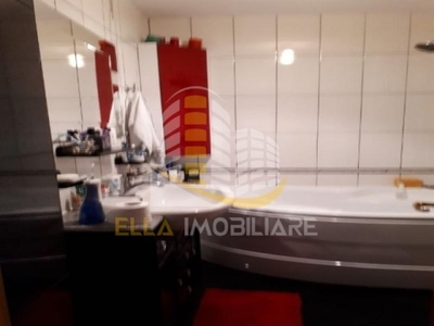 Apartament 3 camere zona Stejari