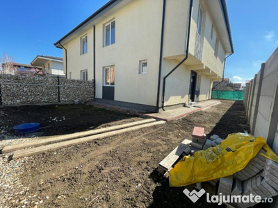 Casa 4 camere, 2 placi de beton, toate utilitatile, pozitie excelenta