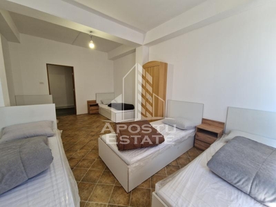 Casa individuala Spatiu comercial cu 6 camere,280 mp,Zona Dragasani