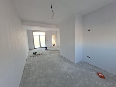 Duplex la intrare in MOSNITA