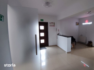 Ofer spre vanzare un apartament cu 2 camere, zona Onix