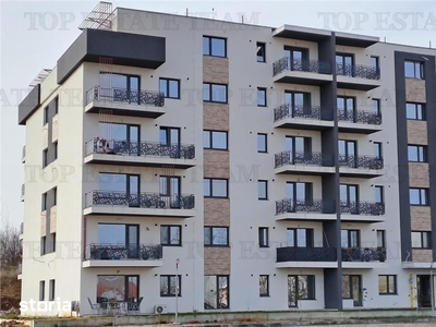 De vanzare apartament 2 camere Bucium, bucatarie inchisa, baie cu geam