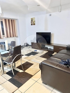 Vand apartament 3 camere Razboieni