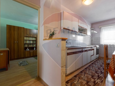 Apartament 3 camere vanzare in bloc de apartamente Sibiu, Medias, Vitrometan