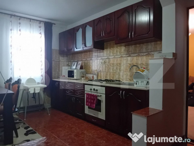 Apartament cu 2 camere decomandate și pod