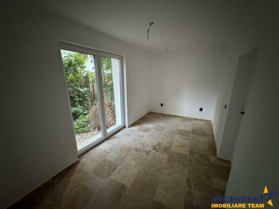 Apartament la casa, curte , loc parcare, Central, Brasov