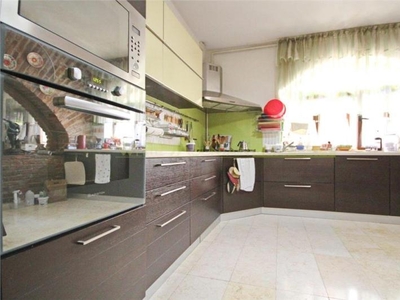 Apartament spatios cu doua camere de inchiriat la casa