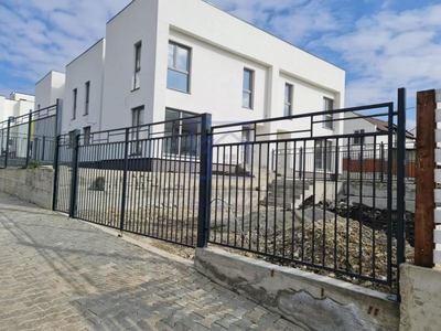 CASA DE VANZARE IN SIBIU - TIP QUADRUPLEX, CU TERASA DE 50 MP SI CURTE 220 MP de vanzare