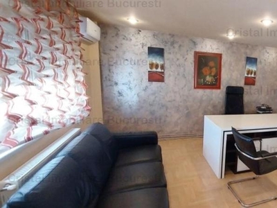 Inchiriez apartament 3 camere zona Vitan Mall, destinat pentru birouri