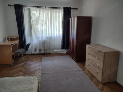 Proprietar, inchiriez apartament 3 camere, pe strada Mircea cel Batran