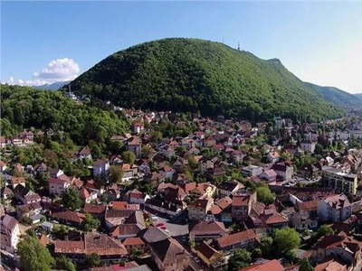 Proprietate regim vila, pe aripa verdelui padurii de la Poalele Tampei, Brasov