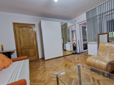 4 camere, , mp , de inchiriat apartament in zona Centru, la 600m de UMF