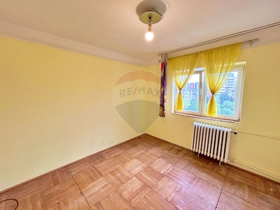 Apartament 2 camere vanzare in bloc de apartamente Arad, Miorita