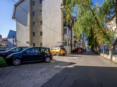 Apartament 3 camere vanzare in bloc de apartamente Cluj, Floresti