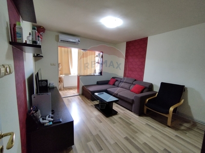 Apartament 4 camere vanzare in bloc de apartamente Bacau, Narcisa