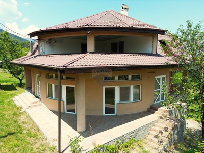 Casavila 6 camere vanzare in Brasov, Predelut