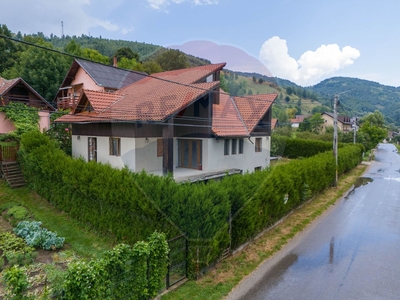 Casavila 8 camere vanzare in Brasov, Moieciu de Jos