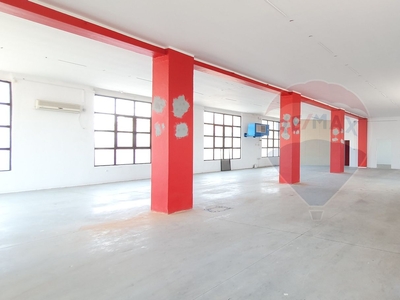 Spatiu comercial 370 mp inchiriere in Hală, Arad, Central