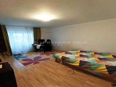 Apartament 3 camere, Nicolina, 70mp