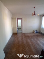 Apartament 2 camere neamenajat, str.Avram Iancu, proprietar comision 0