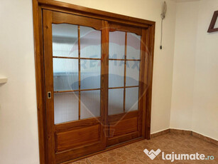 Apartament 3 camere situat pe strada 1 Decembrie