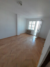 Apartament 3 camere zona Coroana de Aur