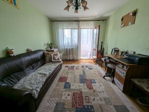 Apartament cu 3 camere, decomandat, 68 mp, zona buna din Marasti