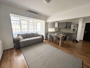 Apartament cu 4 camere, decomandat, Cetate