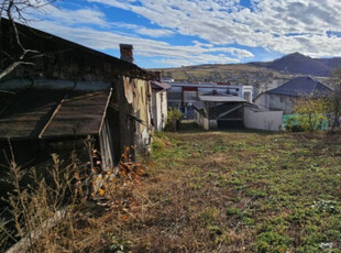 Casa la ROSU, in centrul Mun.Moinesti!