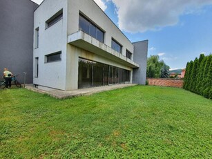 De vanzare Casa situata in zona Cetate. Pret vanzare : 280000 Euro.