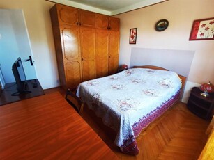 Inchiriez apartament 3 camerecentrala pe gazVlaicu