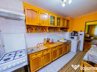 Ultracentral! Apartament cu 4 camere si garaj, de vânzar...