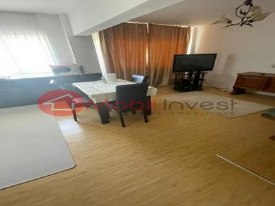 Apartament 3 camere, etaj 3, zona Cetate-Liceul Sportiv