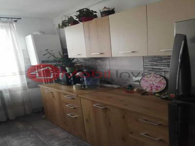 Apartament decomandat, 2 camere, zona Liceul Militar + boxa