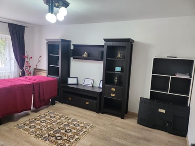 Apartament 3 camere zona centala, etaj 1