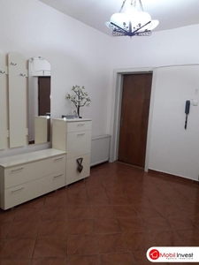 APARTAMENT 4 CAMERE, 2 BAI, ZONA CETATE, PARTER!