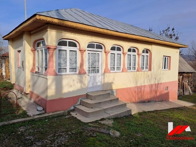 Casa 3 camere cu teren 5000 mp de vanzare in Amarasti Valcea