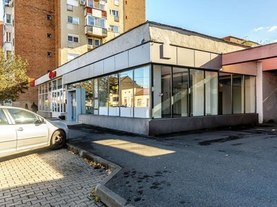 Spatiu comercial cu vitrina de 20 m, Micalaca Arad.