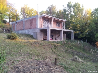Teren 2344m^2 Comarnic str. Secariei nr.194 cu vila in constructie judetul Prahova