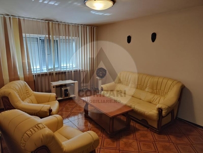 Vand apartament 3 camere Livezeni