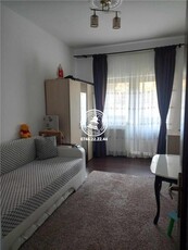 Apartament 3 camere de vanzare Bucium