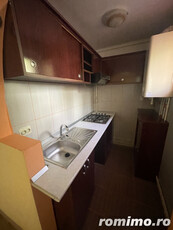 Apartament 3 camere de vanzare, parter inalt,Dealul Florilor