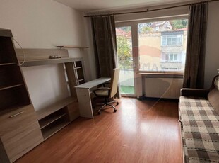 Apartament cu 2 camere de închiriat în zona Central