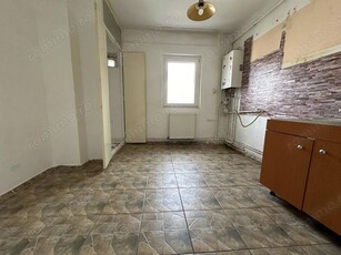 Apartament cu 3 camere centrala etajul 3 din 4 zona Soarelui