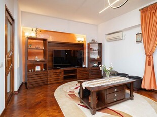 Apartament cu 3 camere de închiriat în zona Podu Ros