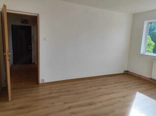 Apartament cu 3 camere in zona Sagului